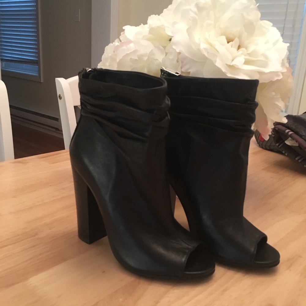 Kristin Cavallari Women’s Laurel Booties